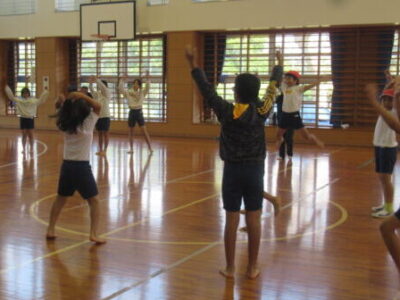 R8（滋賀県/沖縄県全域の小中高校、特別支援学校の先生方へ）子供たちの創造性やコミュニケーション能力を育むためのダンス体験ワークショップを行う学校を募集します！【5/11〆】